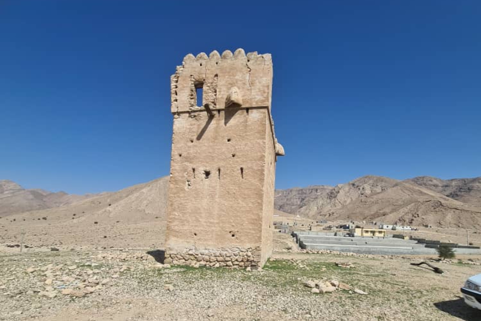 قلعه برج گری کوه کوهیج مرمت و بازسازی می‌شود